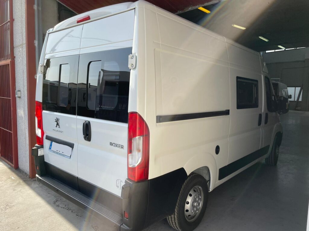 Detalle de la parte trasera de la furgoneta, Camperizado por Baovan Camper