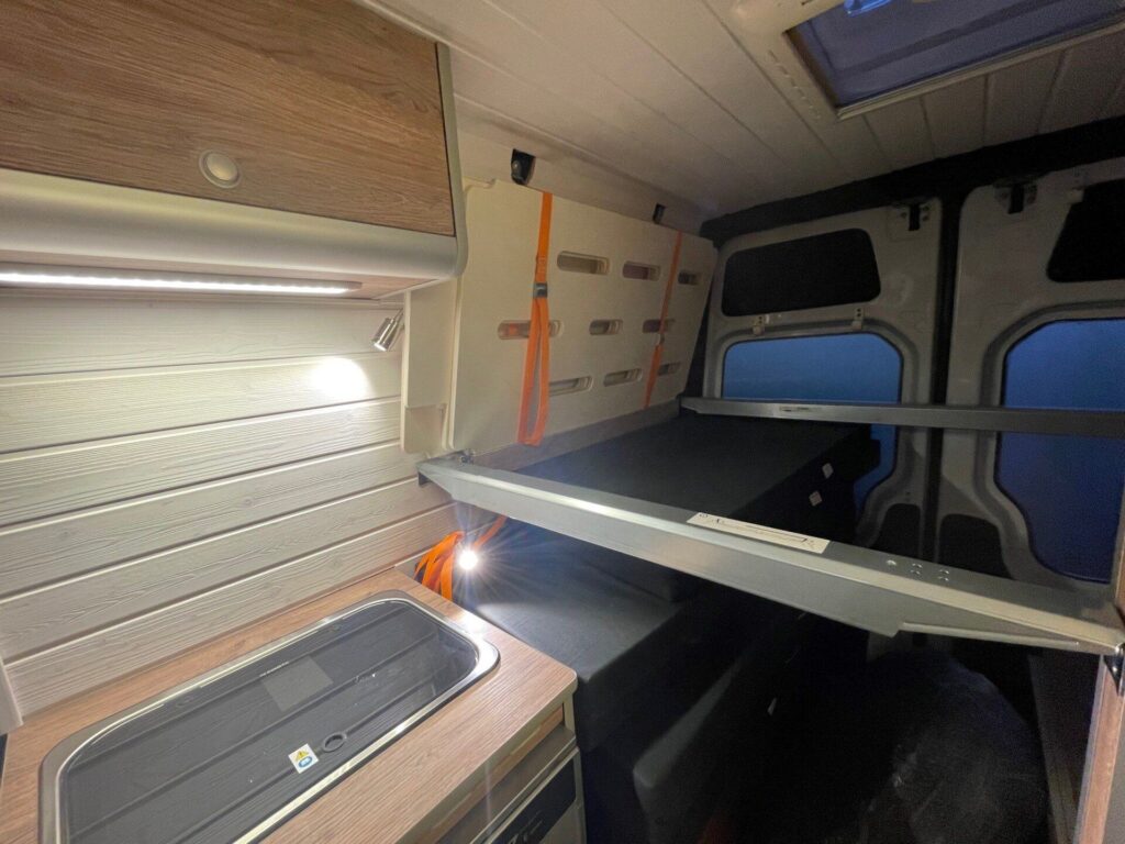 Estructura de las dos camas montadas, Camperizado por BaovanCamper